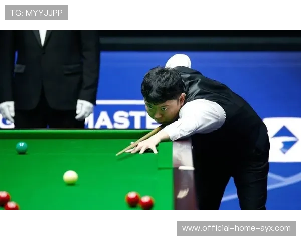 台球大师赛惊现满分杆，观众掌声不断