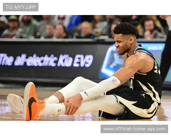 见义勇为！字母哥谈眼部淤青：在超市制服抢劫男子时被打到，字母哥受伤报应