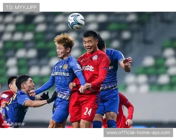 陕西联合冯伯元连续对抗不吃亏，禁区内扛住两人